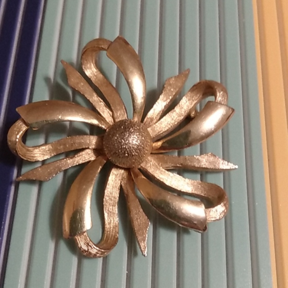 Vtg MCM pem Peabody signed floral flower brooch large